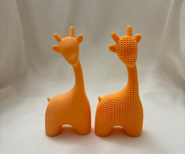Dekoratif Zürafa Figür Seti – 3D Baskı ve Amigurumi (2’li)